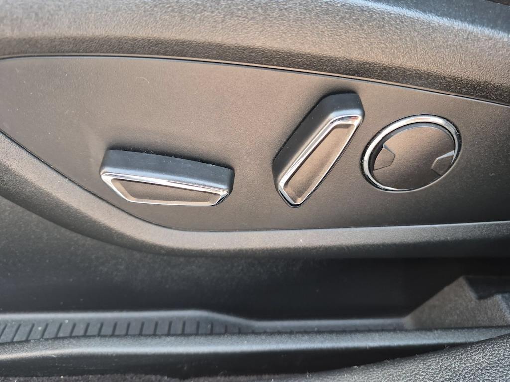 Thumbnail: 2019 Lincoln Nautilus - 26
