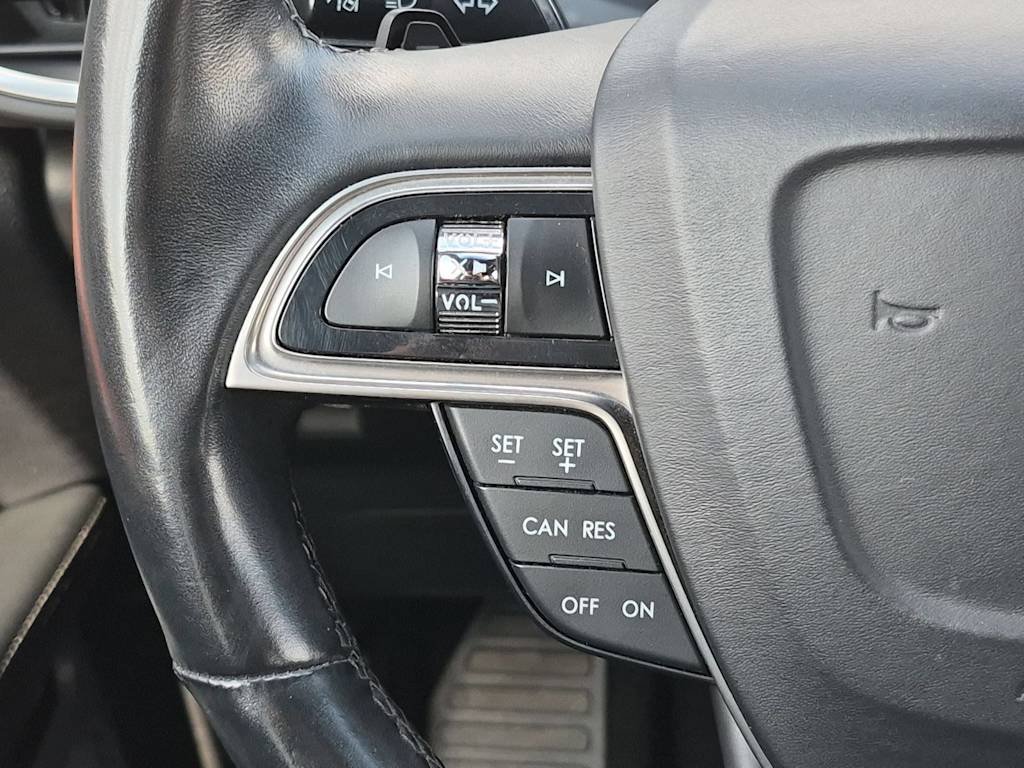 Thumbnail: 2019 Lincoln Nautilus - 31