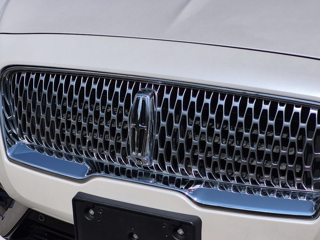 Thumbnail: 2019 Lincoln Nautilus - 6
