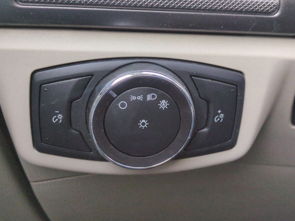 Thumbnail: 2020 Ford Fusion - 32