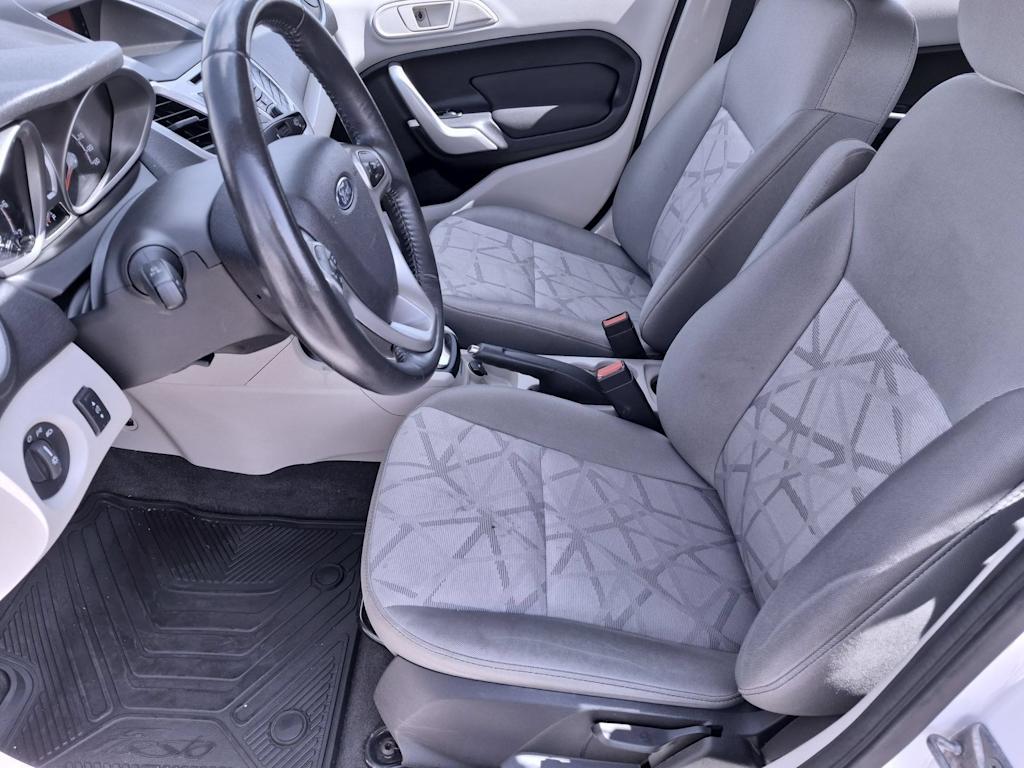 Thumbnail: 2013 Ford Fiesta - 10