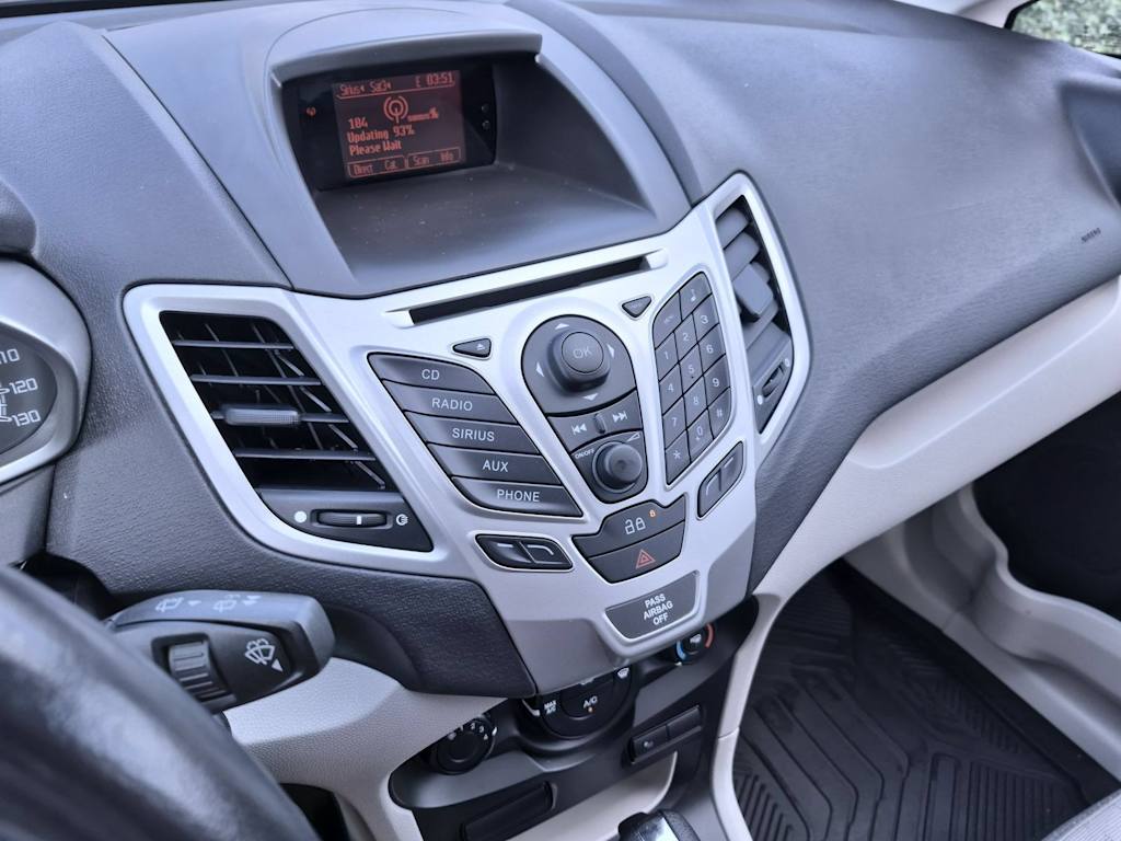 Thumbnail: 2013 Ford Fiesta - 14