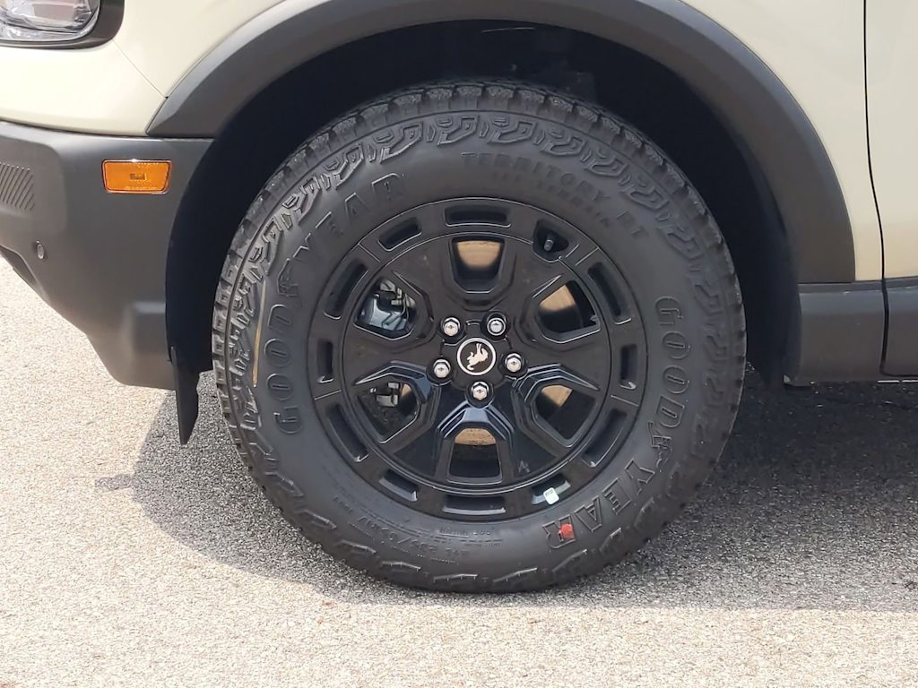 Thumbnail: 2025 Ford Bronco Sport - 8