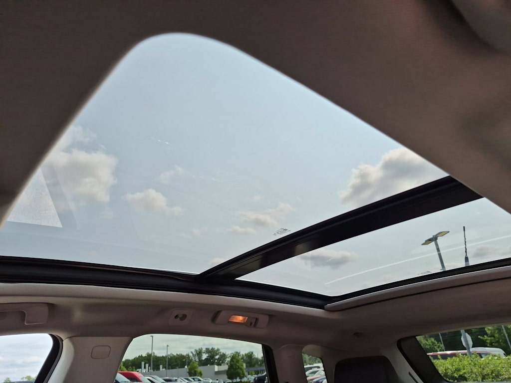 Thumbnail: 2013 Cadillac SRX - 28