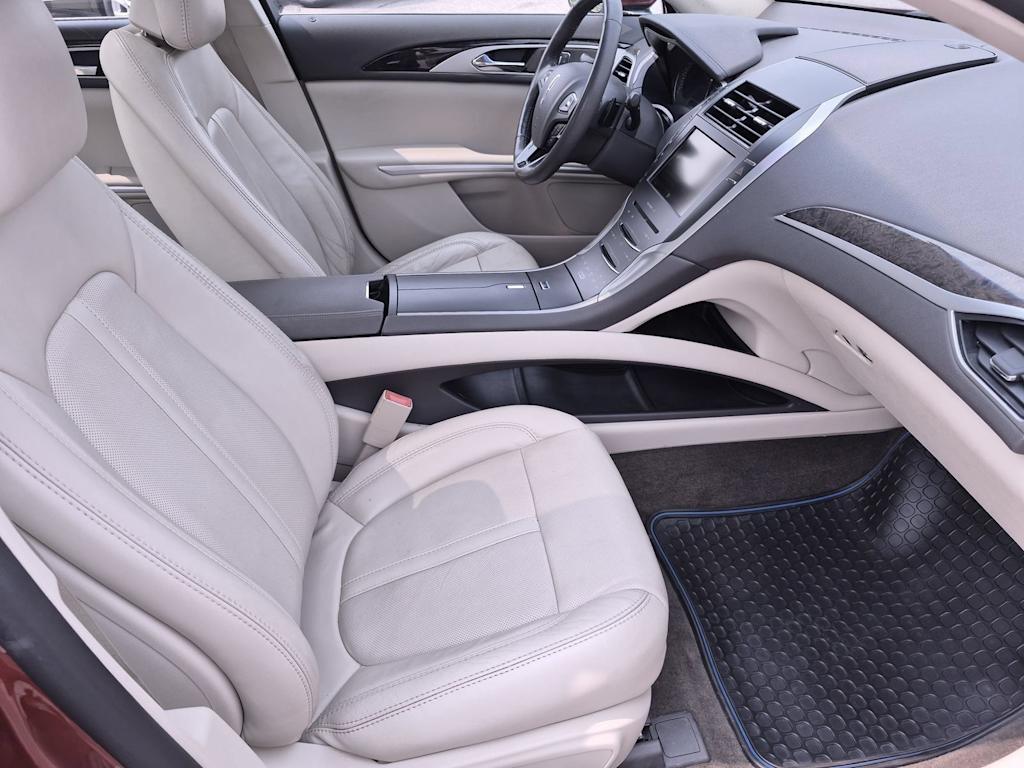 Thumbnail: 2014 Lincoln MKZ - 29