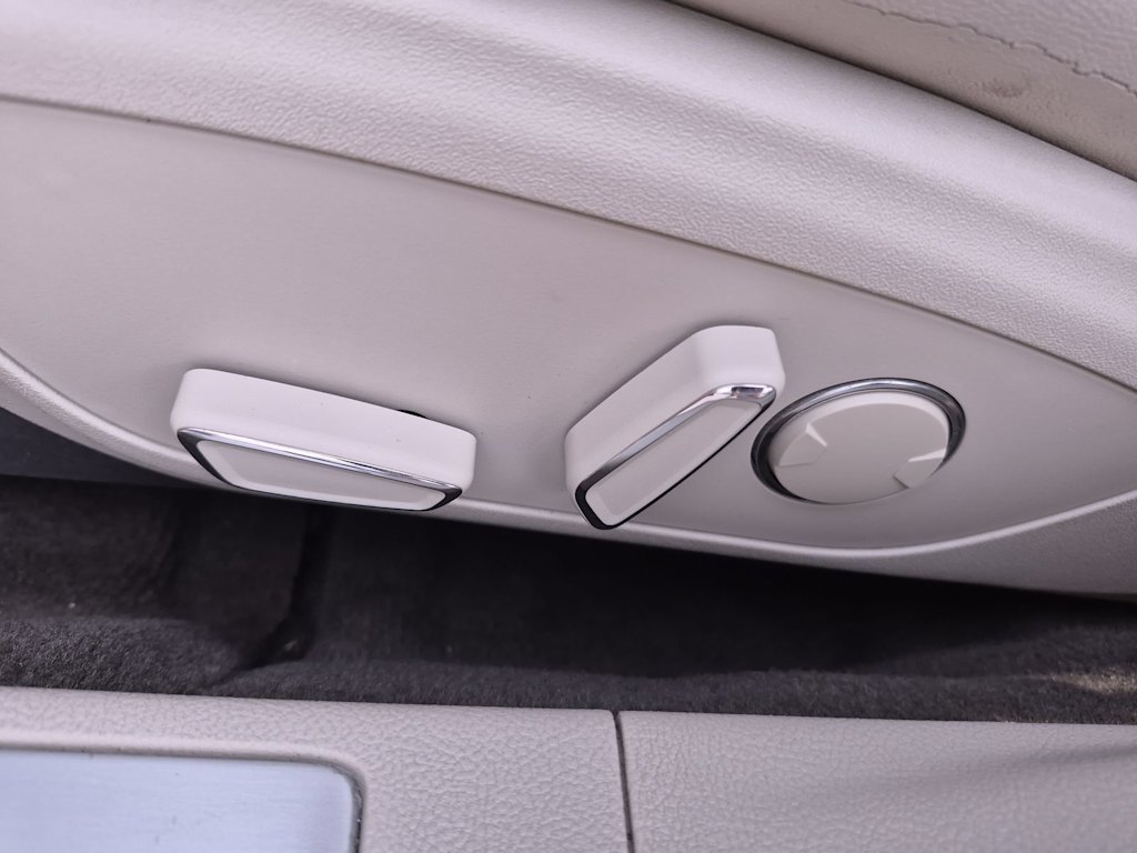 Thumbnail: 2014 Lincoln MKZ - 25