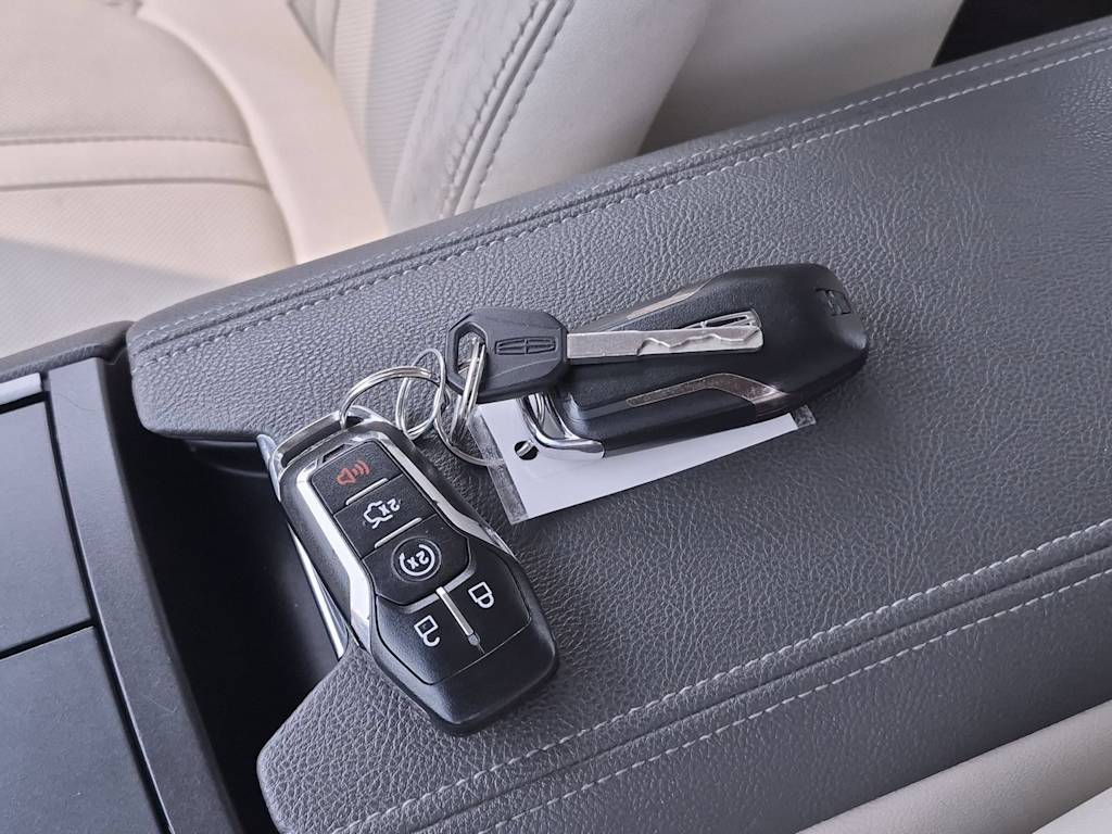 Thumbnail: 2014 Lincoln MKZ - 17