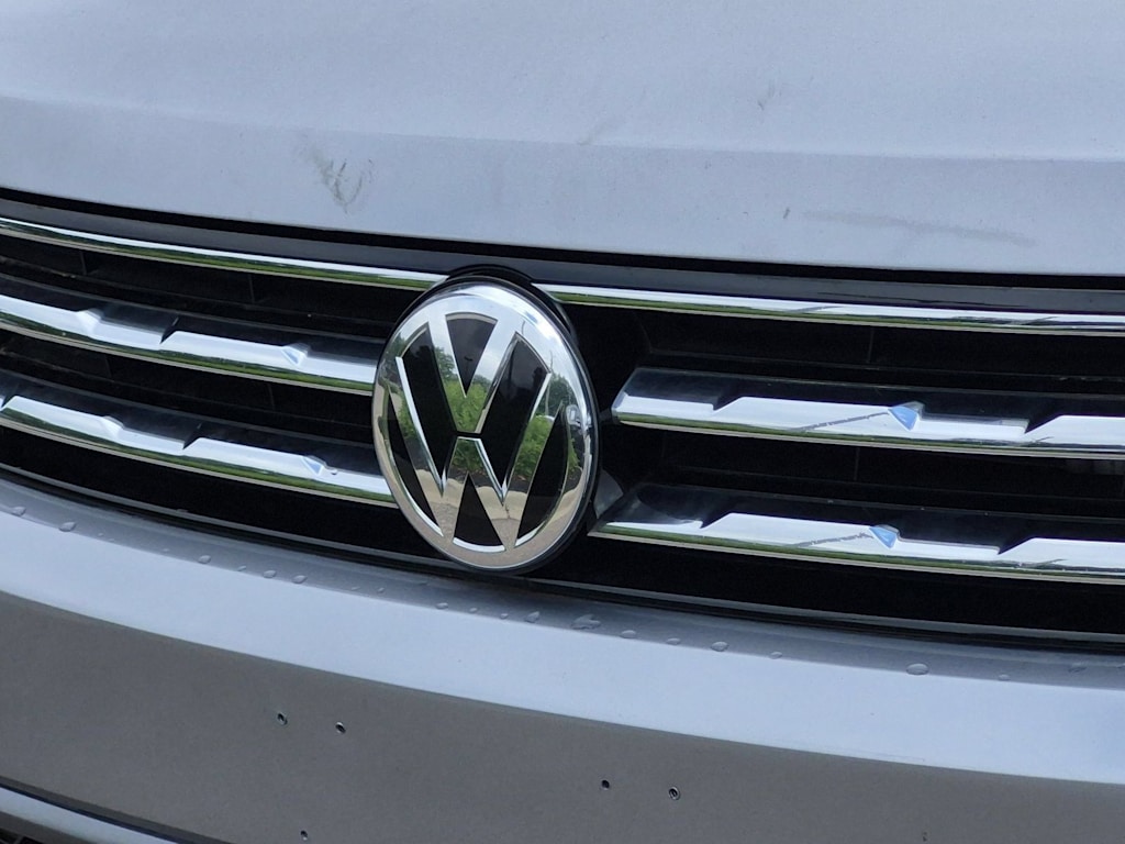Thumbnail: 2021 Volkswagen Tiguan - 7