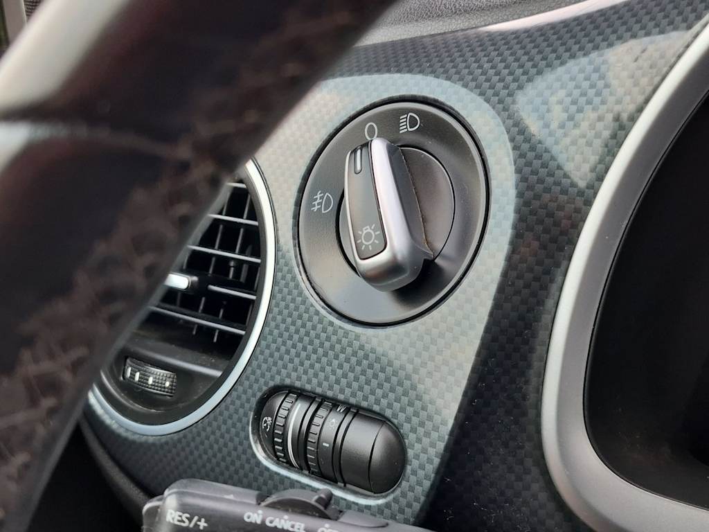 Thumbnail: 2013 Volkswagen Beetle - 31