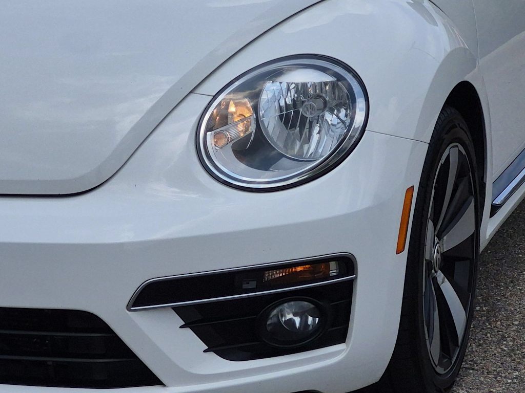 Thumbnail: 2013 Volkswagen Beetle - 23