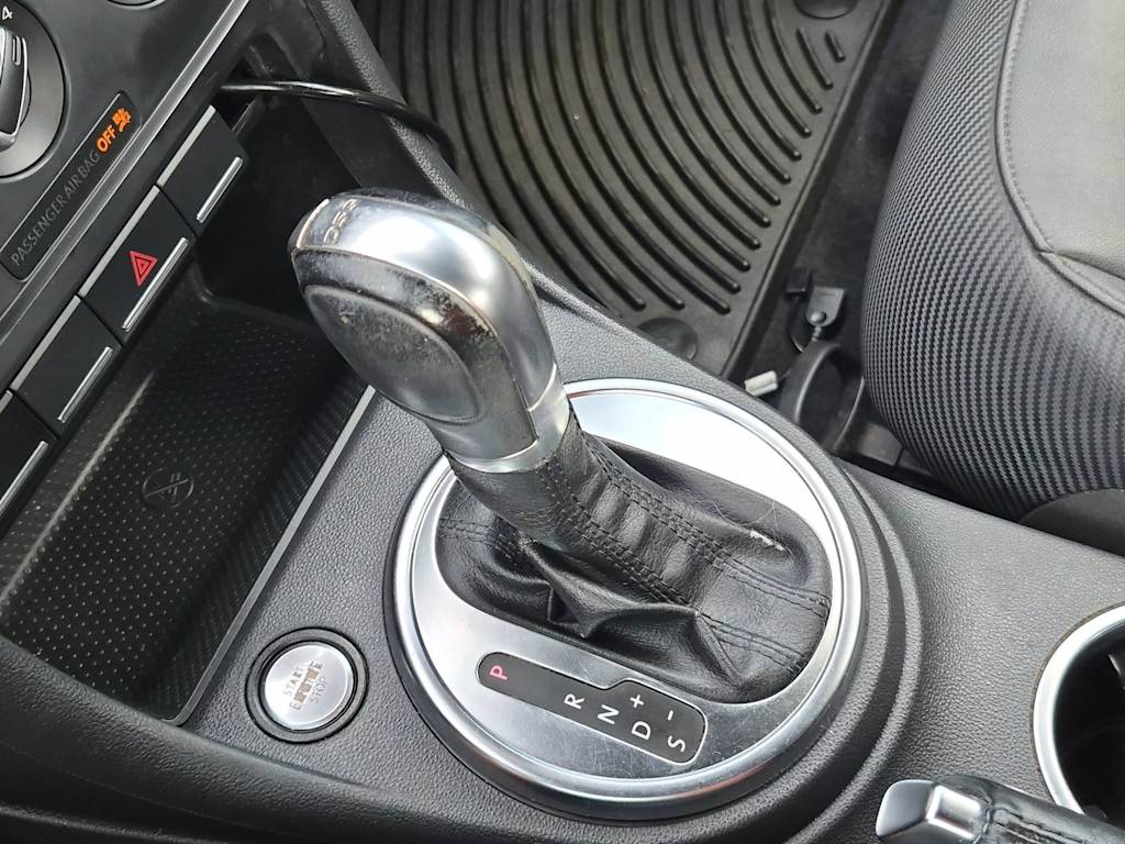 Thumbnail: 2013 Volkswagen Beetle - 15