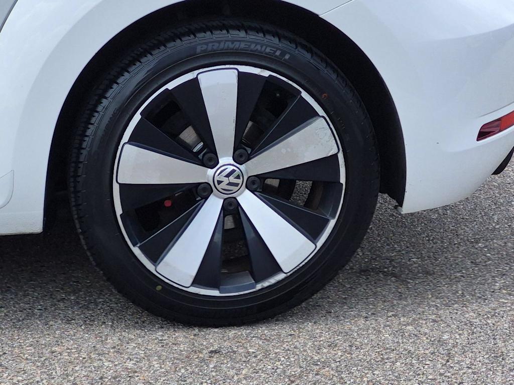 Thumbnail: 2013 Volkswagen Beetle - 8