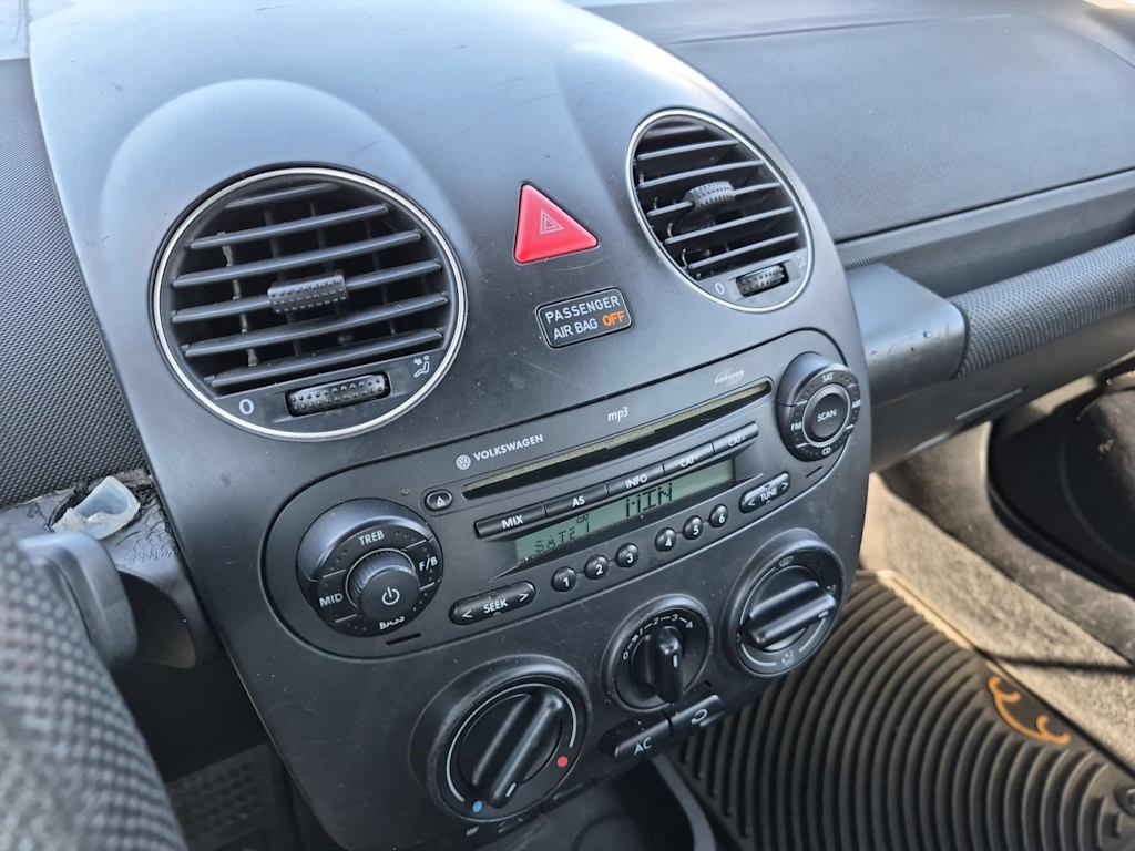 Thumbnail: 2007 Volkswagen Beetle - 29