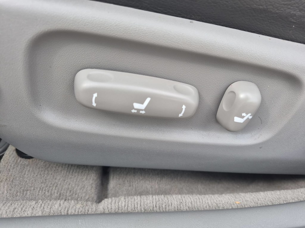 Thumbnail: 2005 Toyota Camry - 26