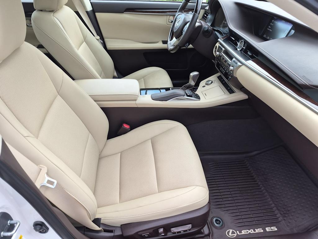 Thumbnail: 2017 Lexus ES - 11
