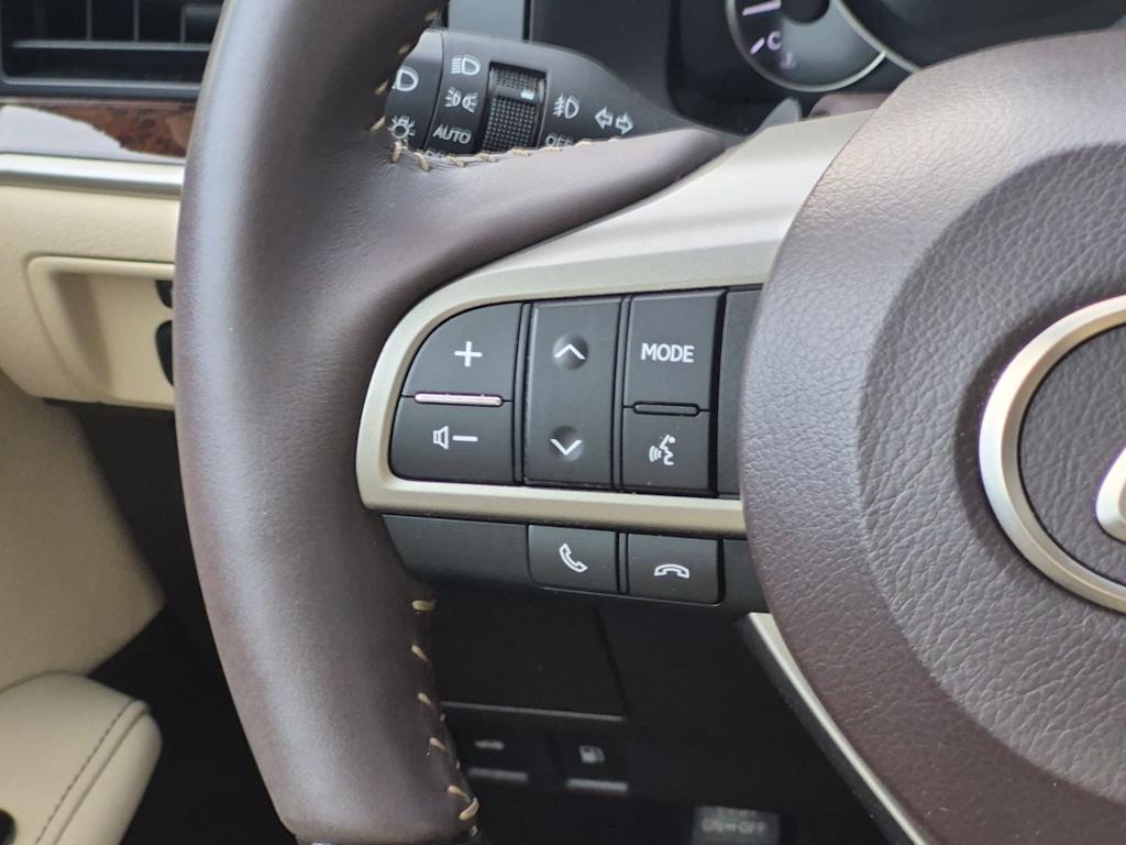 Thumbnail: 2017 Lexus ES - 30