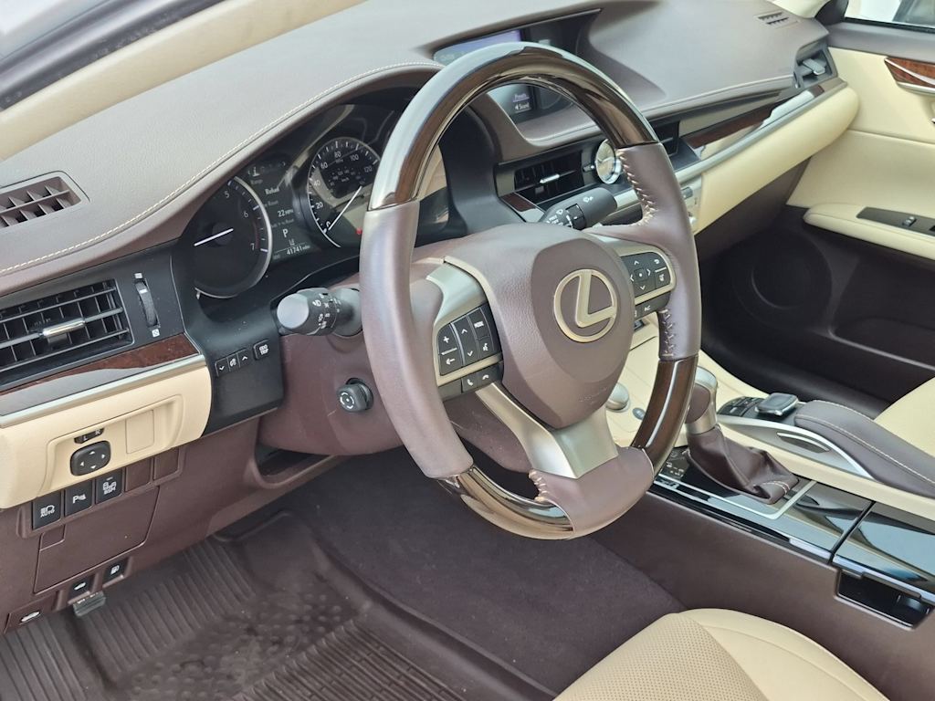 Thumbnail: 2017 Lexus ES - 2