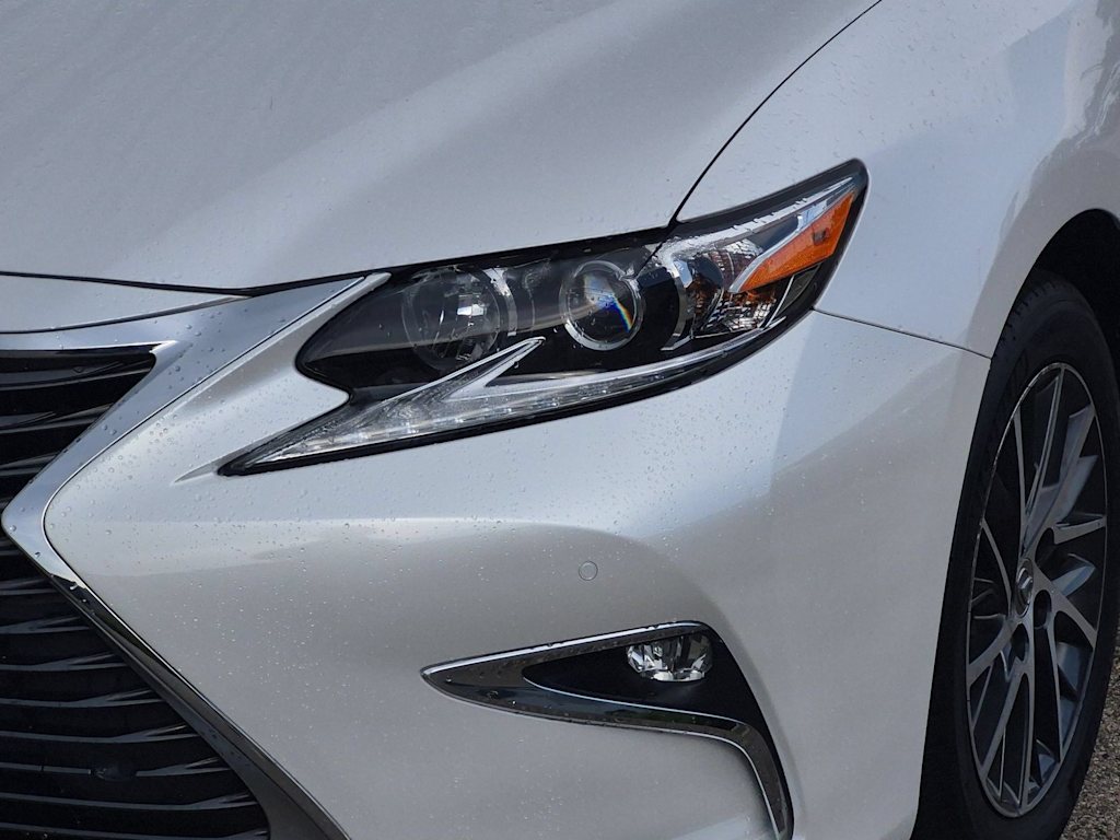 Thumbnail: 2017 Lexus ES - 23