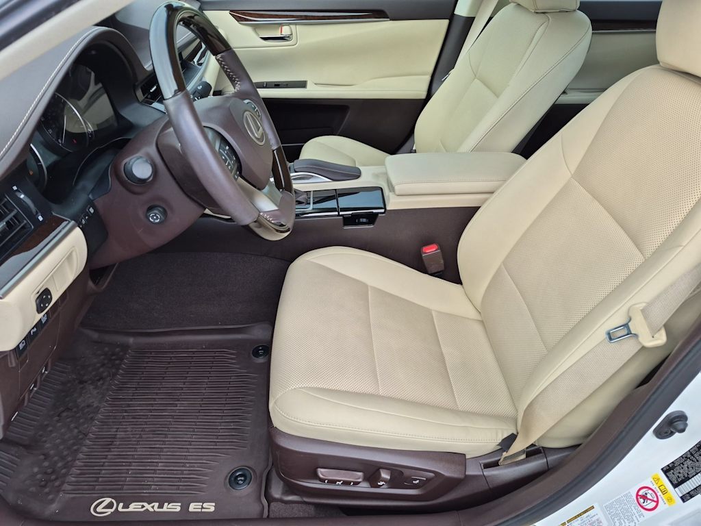 Thumbnail: 2017 Lexus ES - 10