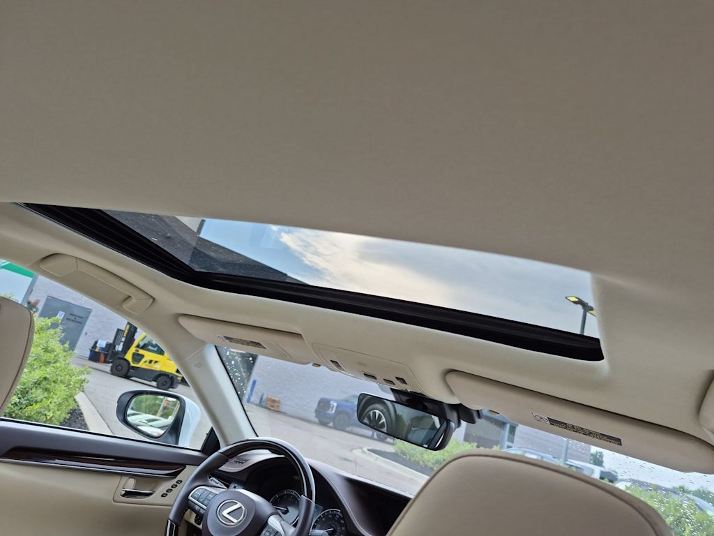 Thumbnail: 2017 Lexus ES - 29