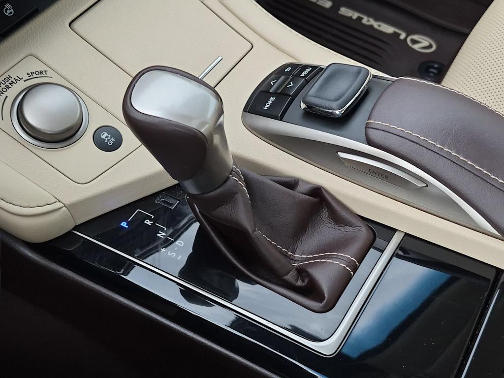 Thumbnail: 2017 Lexus ES - 36