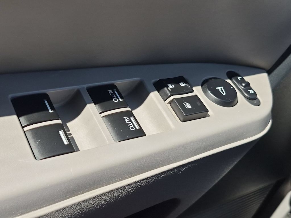 Thumbnail: 2011 Honda Pilot - 33