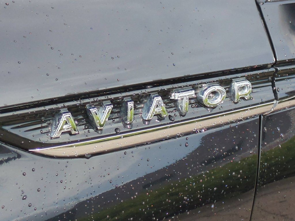 Thumbnail: 2022 Lincoln Aviator - 24