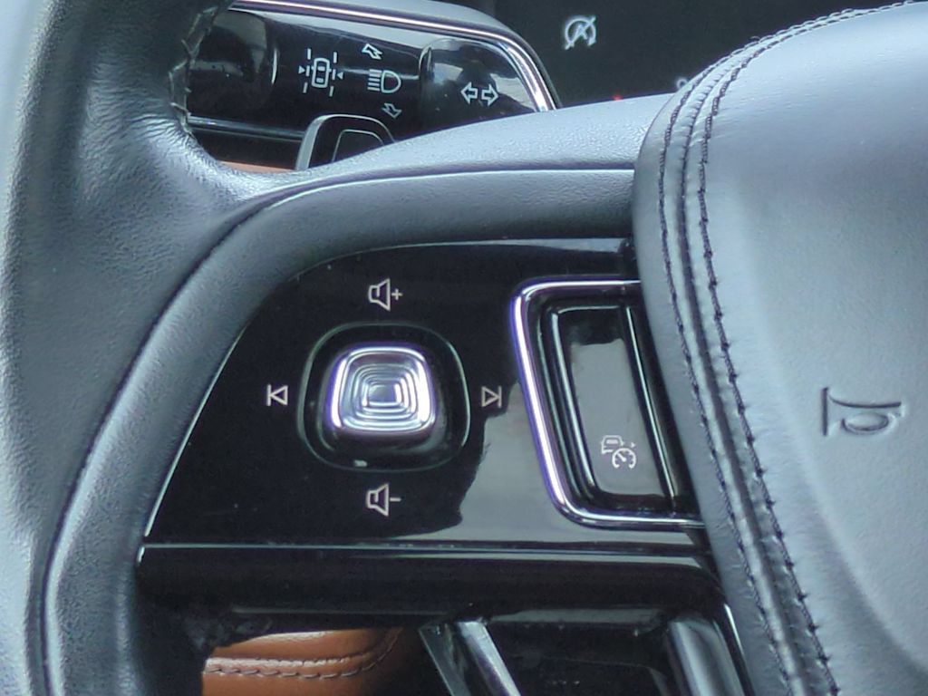 Thumbnail: 2022 Lincoln Aviator - 30