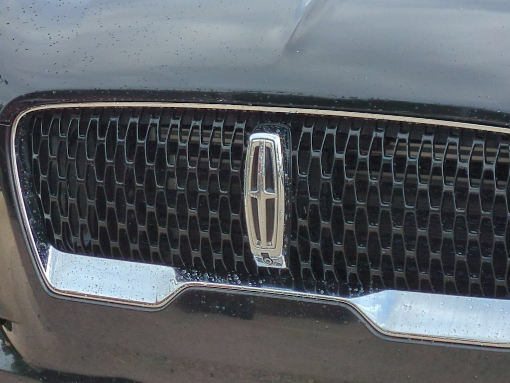 Thumbnail: 2022 Lincoln Aviator - 17