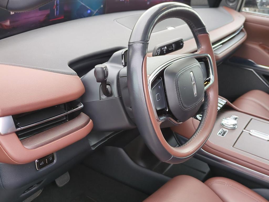 Thumbnail: 2025 Lincoln Navigator - 15
