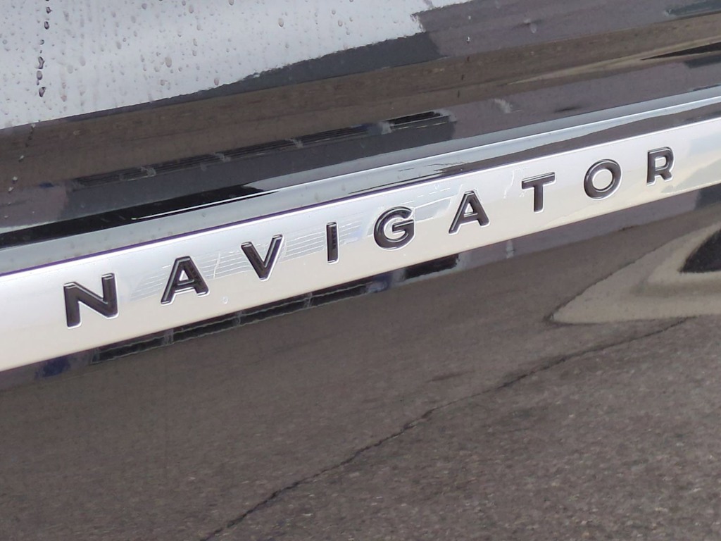 Thumbnail: 2025 Lincoln Navigator - 4