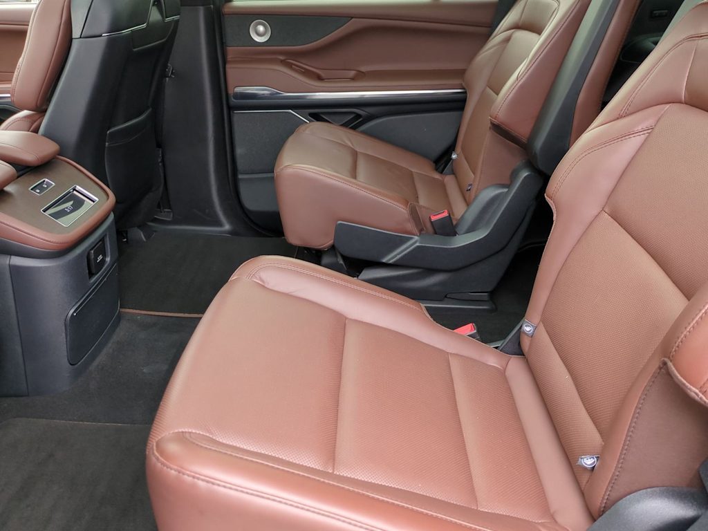 Thumbnail: 2025 Lincoln Navigator - 8
