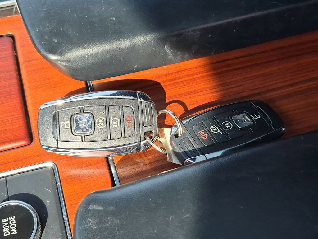 Thumbnail: 2018 Lincoln Navigator - 38