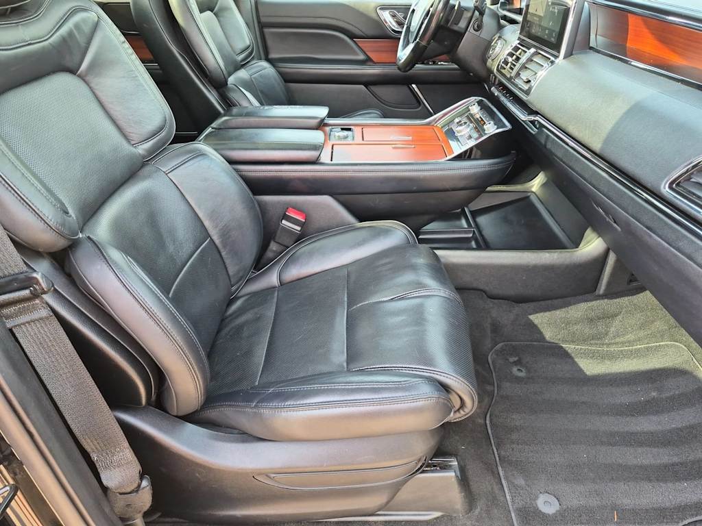 Thumbnail: 2018 Lincoln Navigator - 28