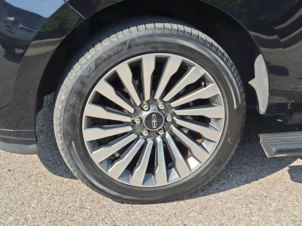 Thumbnail: 2018 Lincoln Navigator - 8