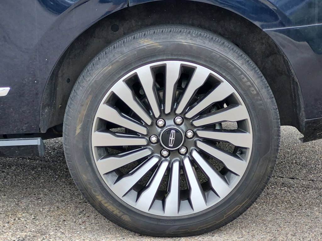 Thumbnail: 2021 Lincoln Navigator - 8