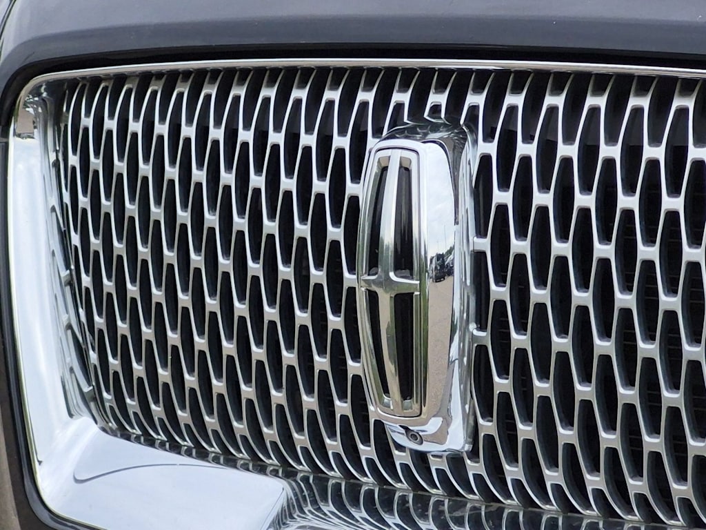 Thumbnail: 2021 Lincoln Navigator - 18