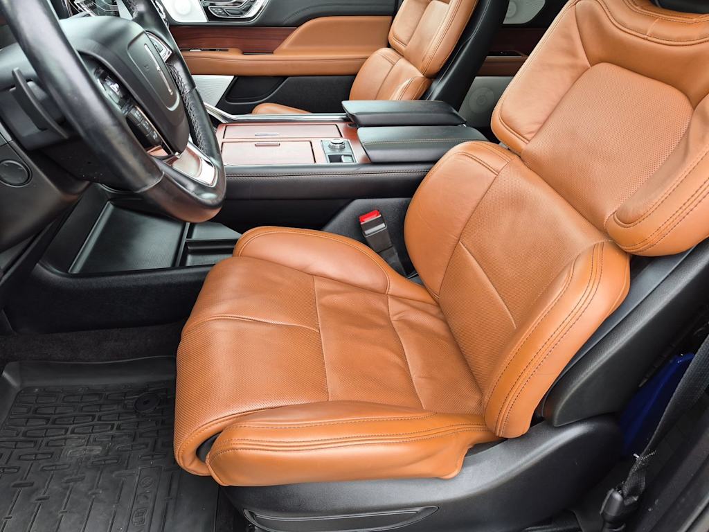 Thumbnail: 2021 Lincoln Navigator - 10