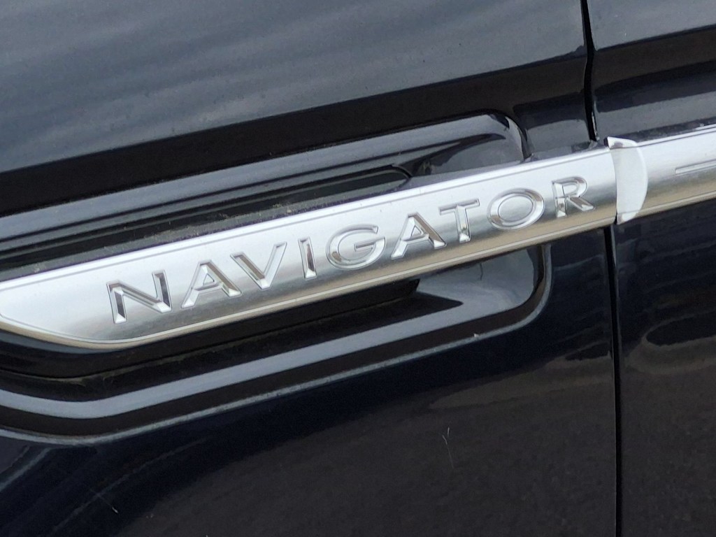 Thumbnail: 2021 Lincoln Navigator - 24