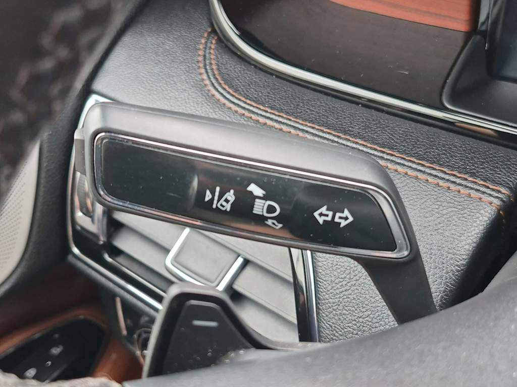 Thumbnail: 2021 Lincoln Navigator - 32