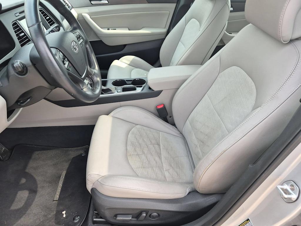 Thumbnail: 2016 Hyundai Sonata - 10
