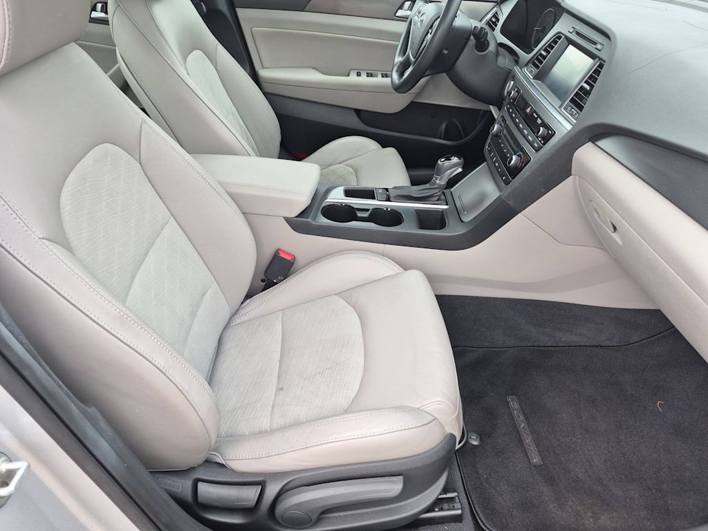 Thumbnail: 2016 Hyundai Sonata - 30