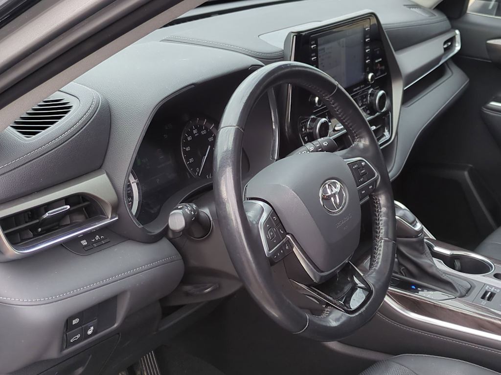 Thumbnail: 2021 Toyota Highlander - 2