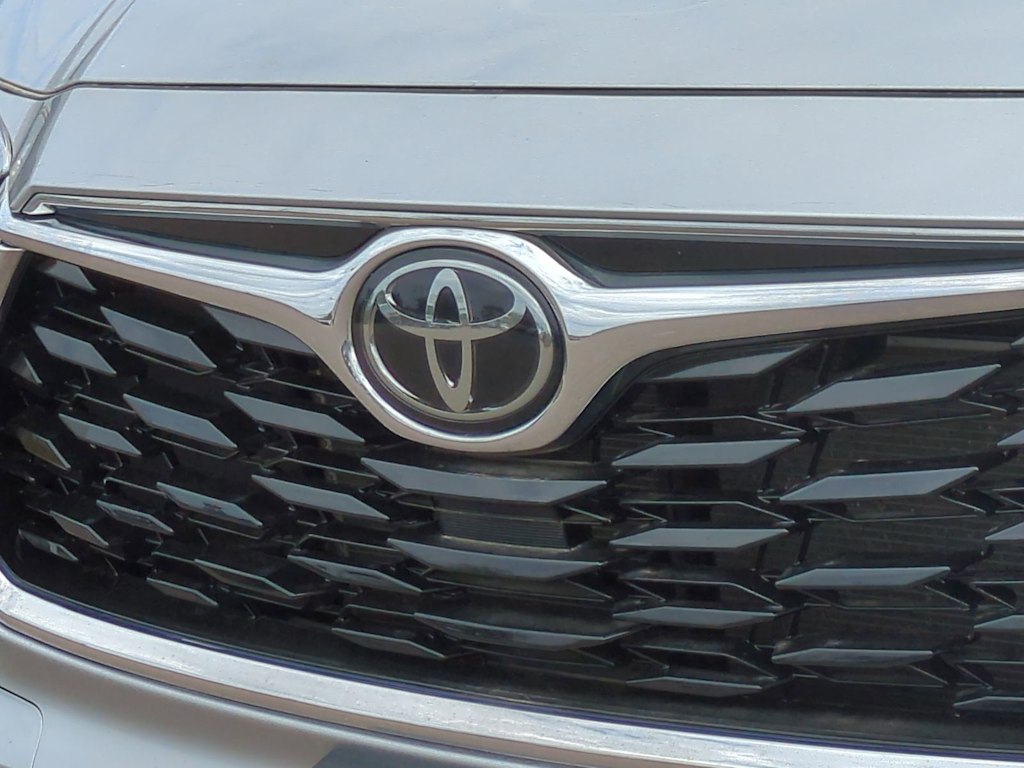 Thumbnail: 2021 Toyota Highlander - 4