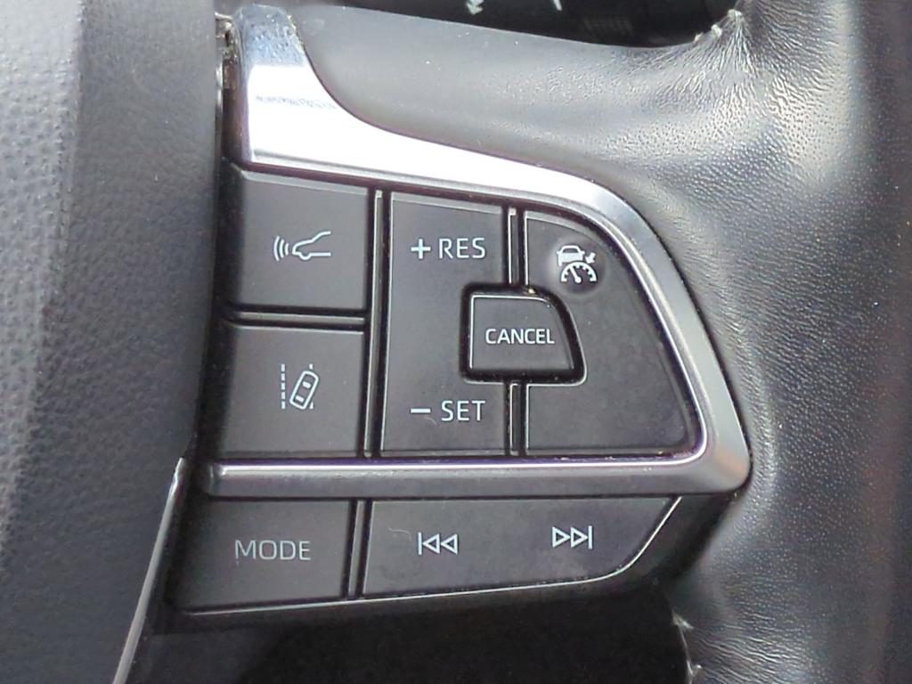 Thumbnail: 2021 Toyota Highlander - 27