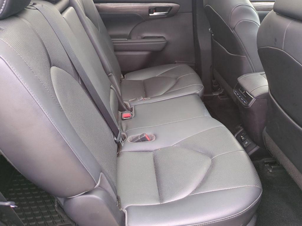Thumbnail: 2021 Toyota Highlander - 24
