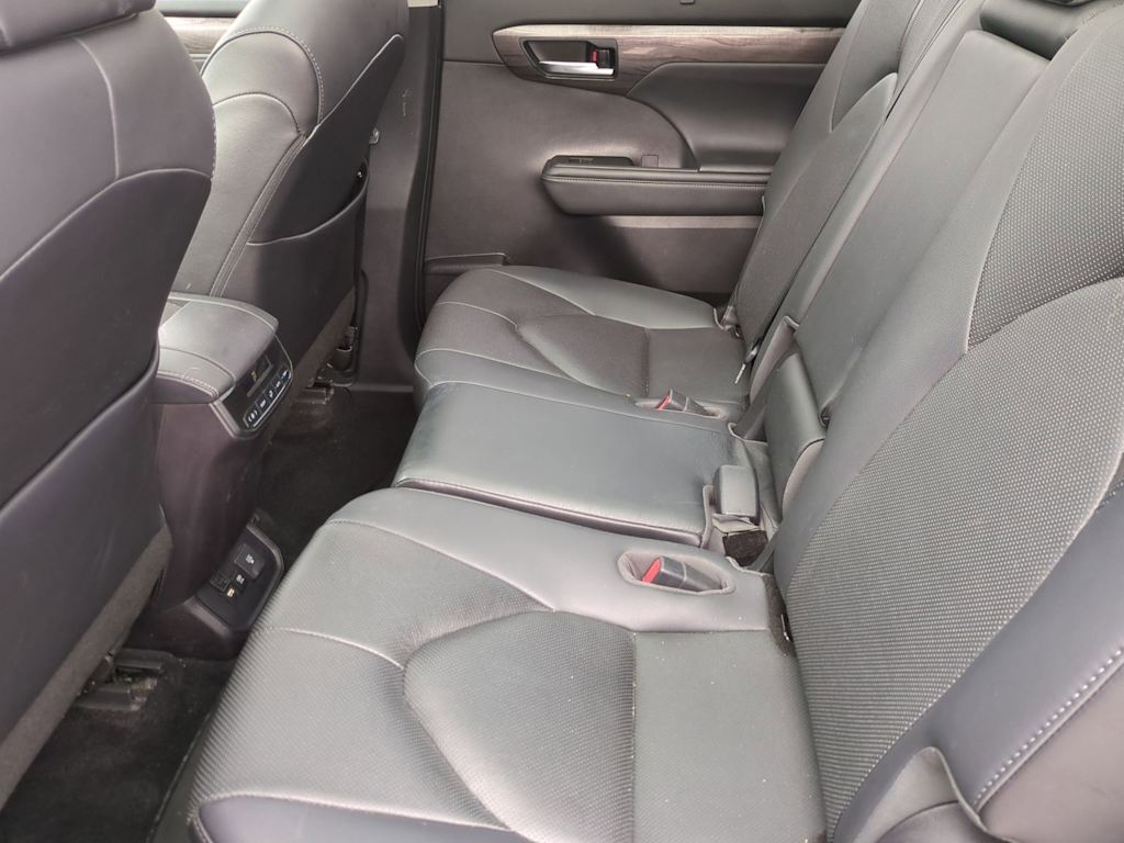 Thumbnail: 2021 Toyota Highlander - 9