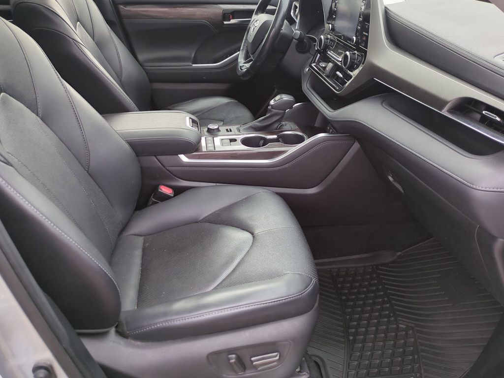 Thumbnail: 2021 Toyota Highlander - 8