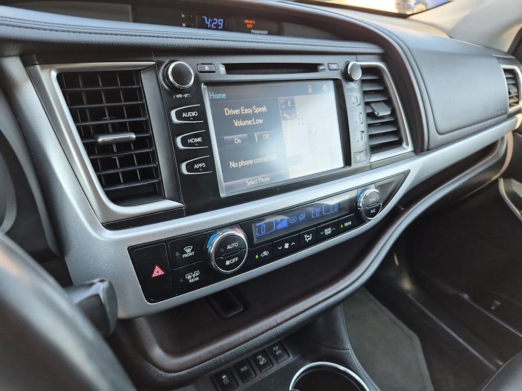 Thumbnail: 2016 Toyota Highlander - 14