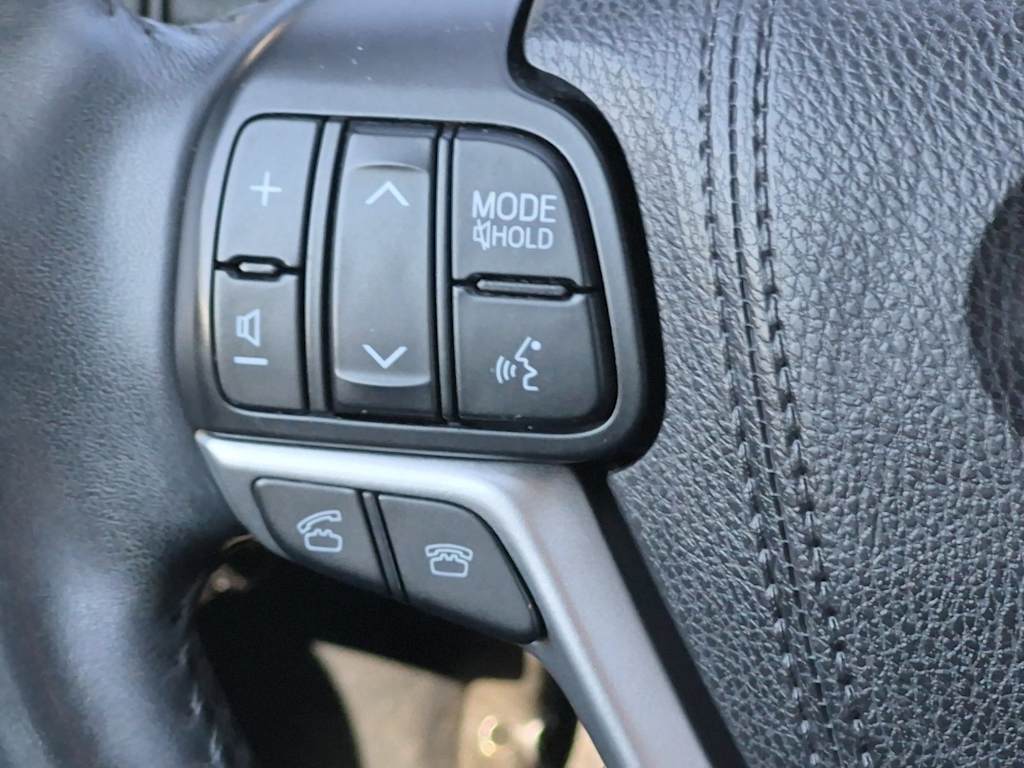 Thumbnail: 2016 Toyota Highlander - 30